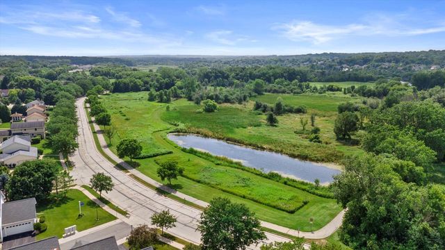1210 Woodbury COMMON #C, Waukesha, WI 53189