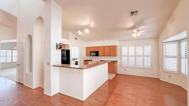 6951 W KRISTAL Way, Glendale, AZ 85308