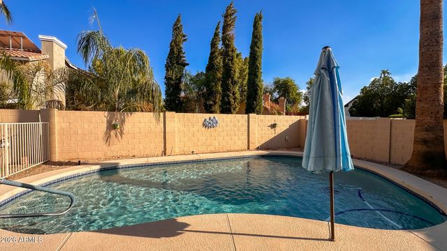 6951 W KRISTAL Way, Glendale, AZ 85308