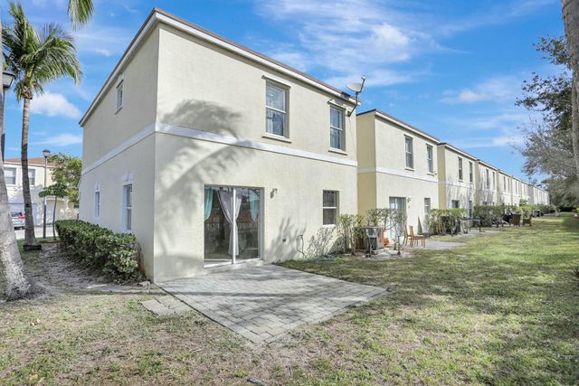 901 SW 15th Street, Deerfield Beach, FL 33441