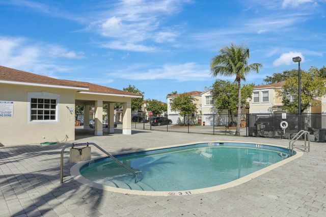 901 SW 15th Street, Deerfield Beach, FL 33441