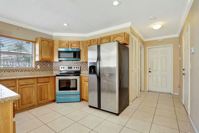 901 SW 15th Street, Deerfield Beach, FL 33441