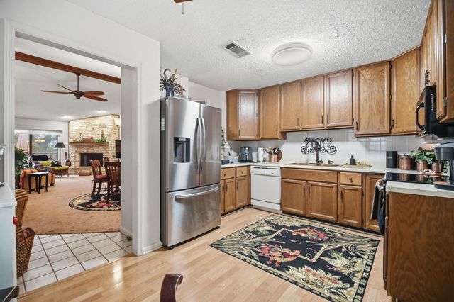 49 Oaks PL, Lago Vista, TX 78645