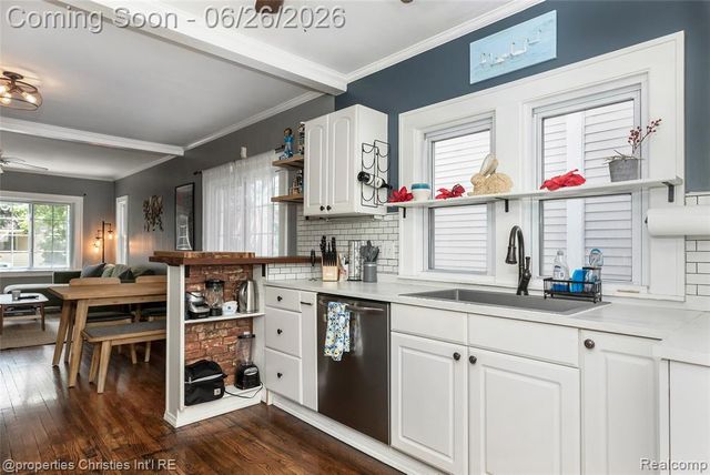 221 College Street, Ferndale, MI 48220