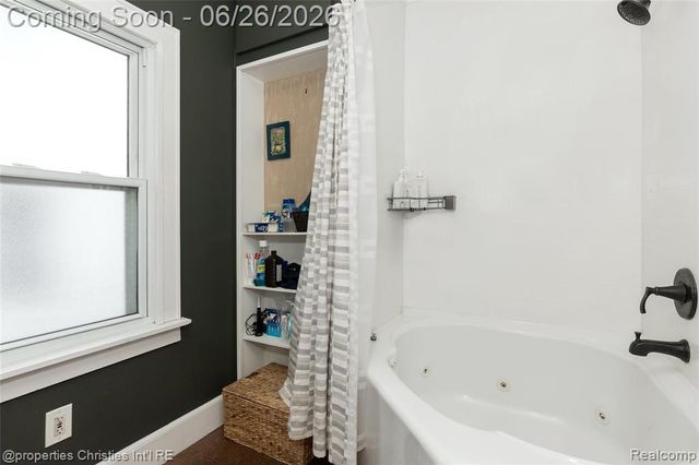 221 College Street, Ferndale, MI 48220