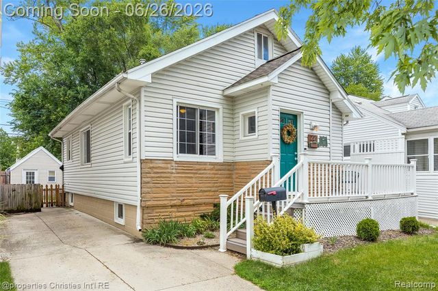 221 College Street, Ferndale, MI 48220