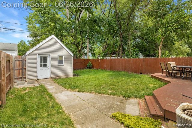 221 College Street, Ferndale, MI 48220