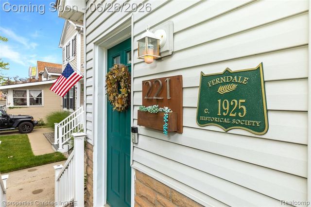 221 College Street, Ferndale, MI 48220