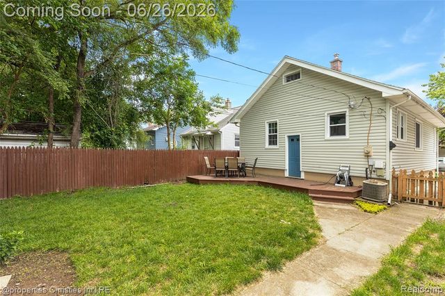 221 College Street, Ferndale, MI 48220