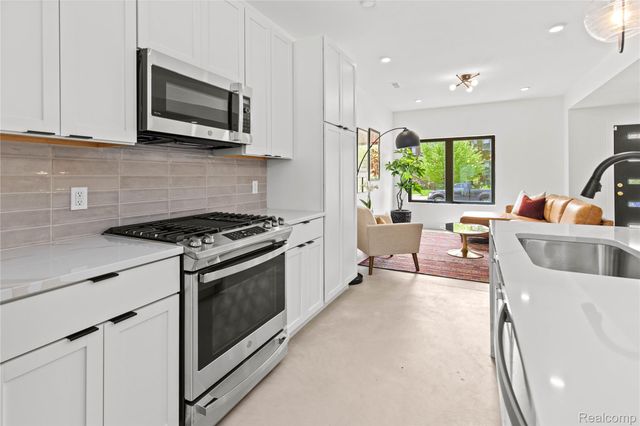 1717 Pallister Street P26, Detroit, MI 48206