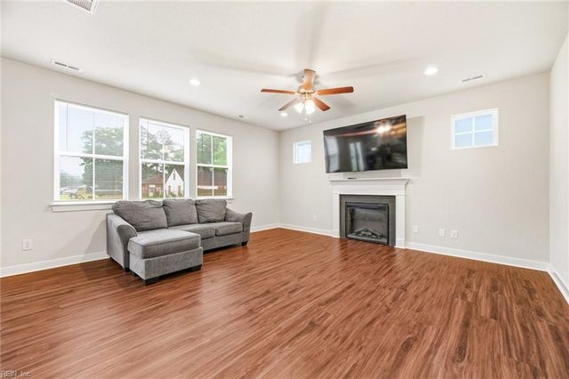 213 Hurdle DR, Chesapeake, VA 23322