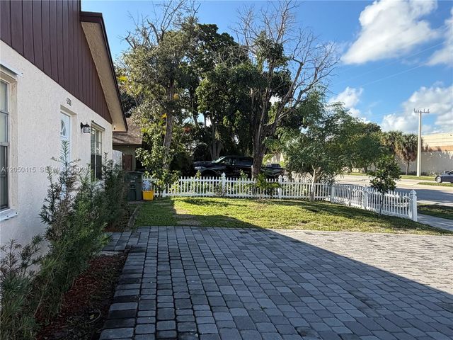 4280 N Dixie Highway, Boca Raton, FL 33431