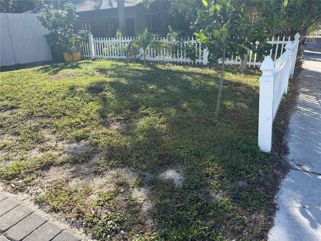 4280 N Dixie Highway, Boca Raton, FL 33431