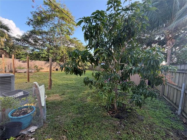 4280 N Dixie Highway, Boca Raton, FL 33431