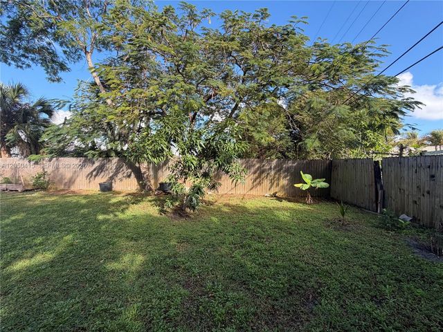 4280 N Dixie Highway, Boca Raton, FL 33431