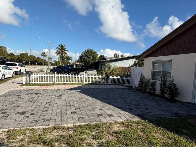 4280 N Dixie Highway, Boca Raton, FL 33431