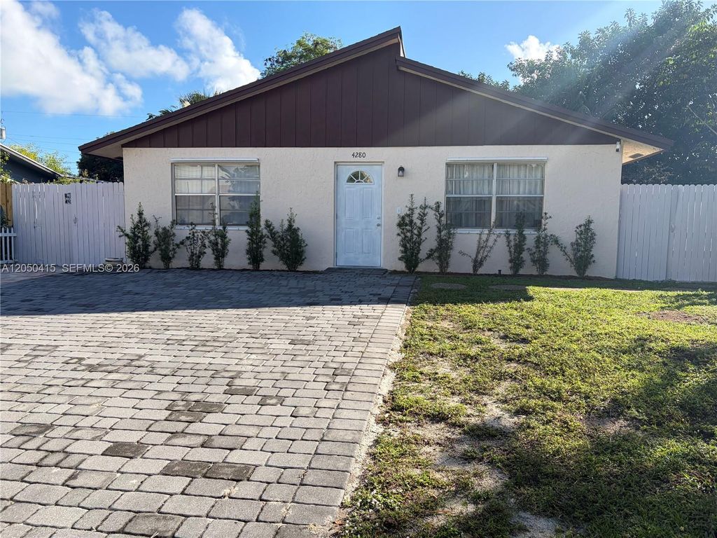 4280 N Dixie Highway, Boca Raton, FL 33431