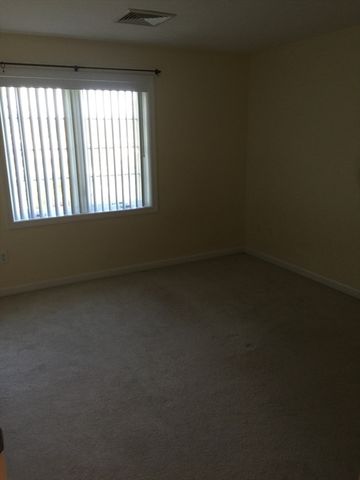 7 Conant Rd 11, Winchester, MA 01890
