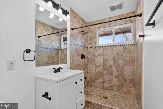 6307 COTTONWOOD DR, Alexandria, VA 22310