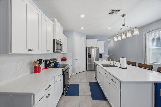 17325 BLAZING STAR CIR, Clermont, FL 34714