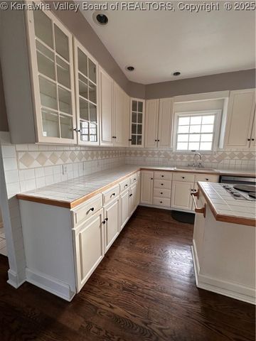 96 Hunting Hills Drive, Charleston, WV 25311