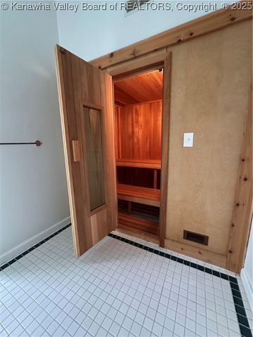 96 Hunting Hills Drive, Charleston, WV 25311