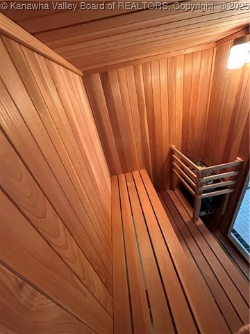 96 Hunting Hills Drive, Charleston, WV 25311