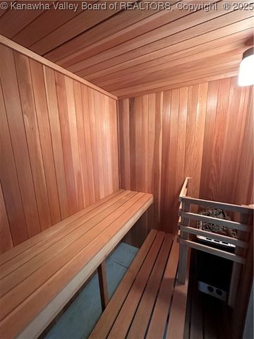 96 Hunting Hills Drive, Charleston, WV 25311