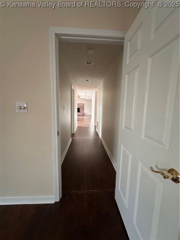 96 Hunting Hills Drive, Charleston, WV 25311