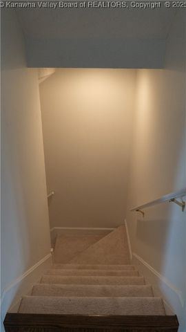 96 Hunting Hills Drive, Charleston, WV 25311