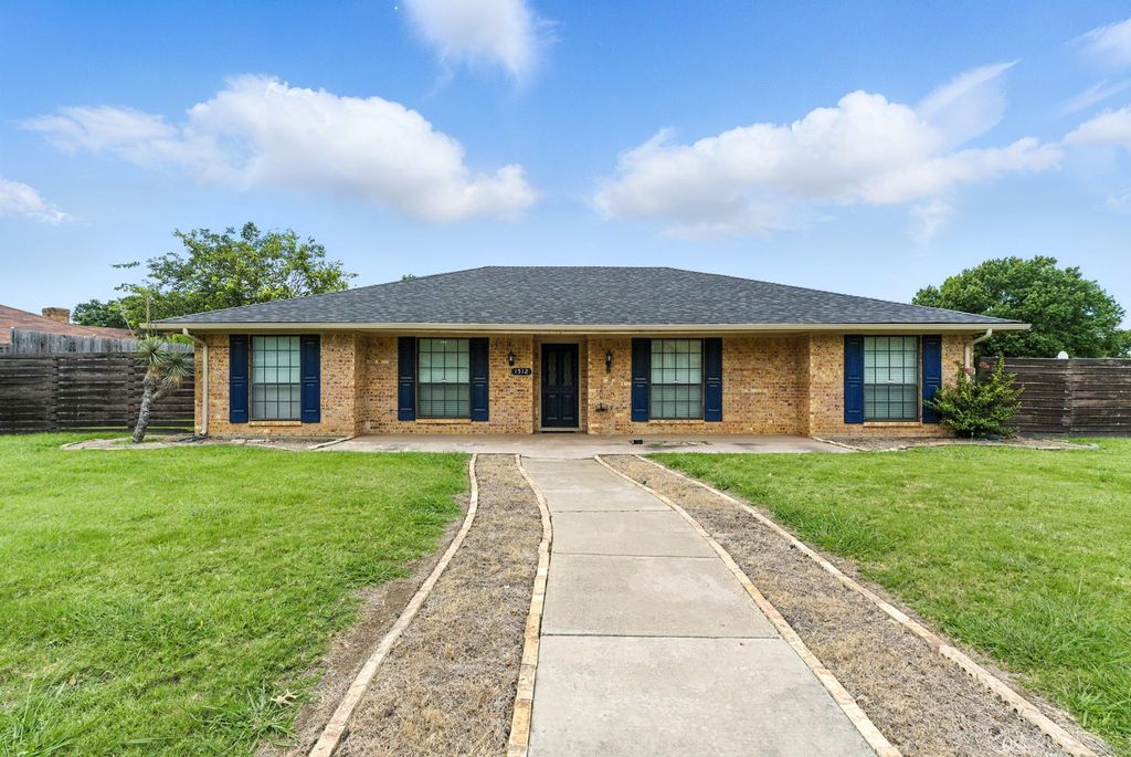 1512 Wood Creek Drive, Flower Mound, TX 75028