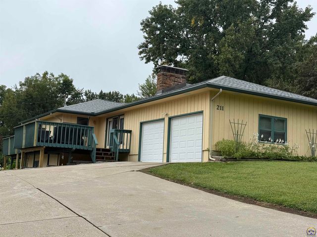 211 Meadowlark LN, Ozawkie, KS 66070