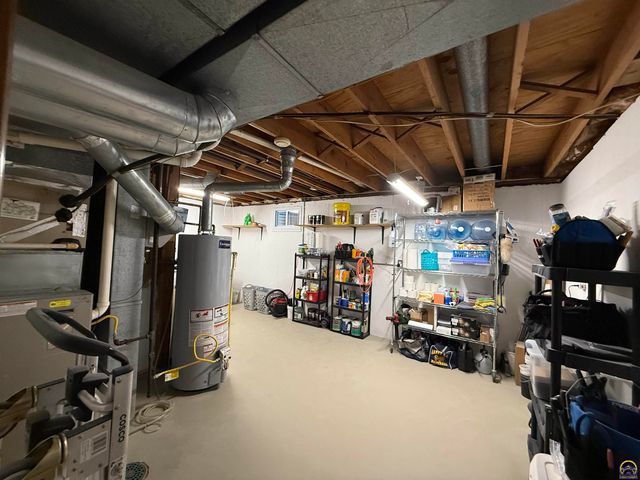 211 Meadowlark LN, Ozawkie, KS 66070