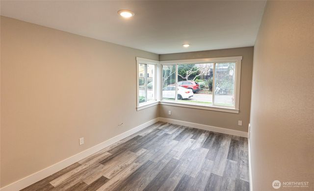 3035 64th Avenue SW, Seattle, WA 98116