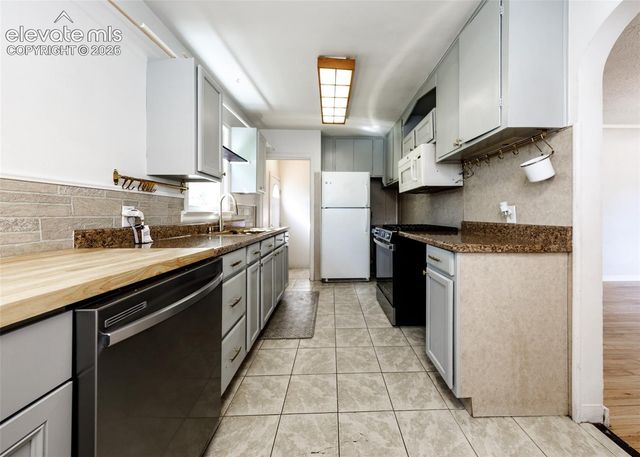 825 Bragdon Avenue, Pueblo, CO 81004