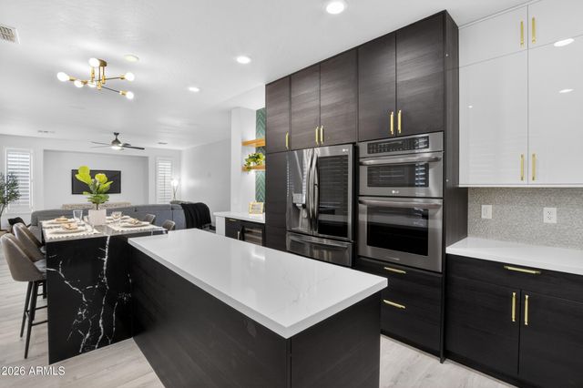 6998 S WILSON Drive, Chandler, AZ 85249