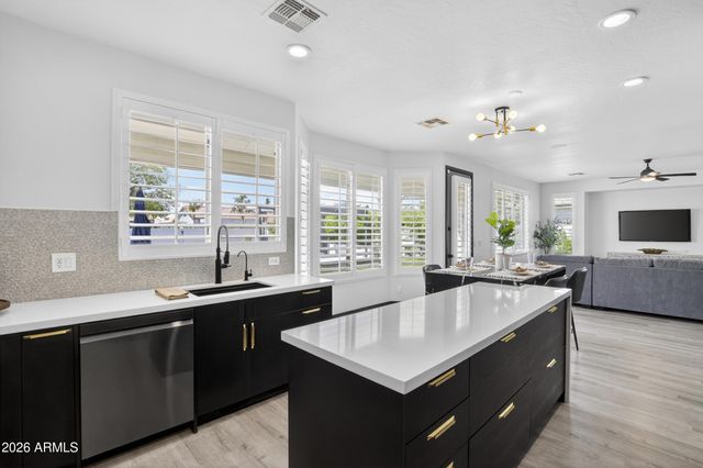 6998 S WILSON Drive, Chandler, AZ 85249