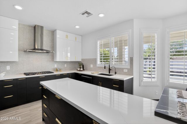 6998 S WILSON Drive, Chandler, AZ 85249