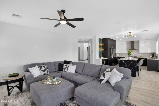 6998 S WILSON Drive, Chandler, AZ 85249