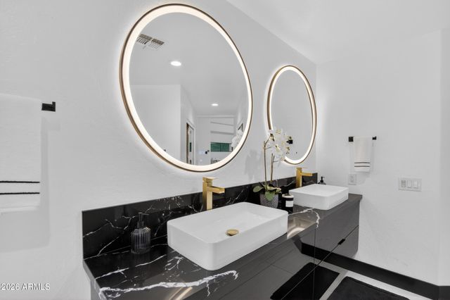 6998 S WILSON Drive, Chandler, AZ 85249