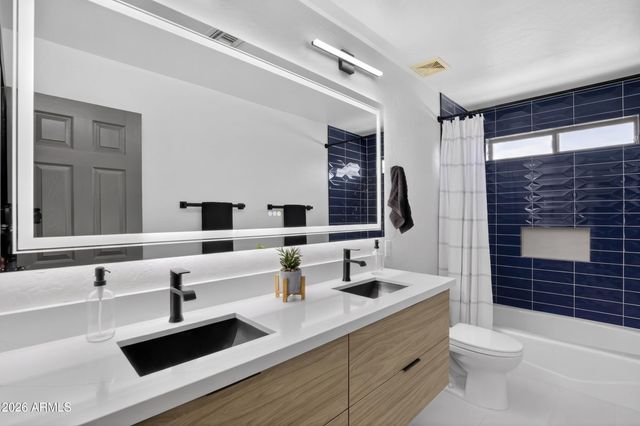 6998 S WILSON Drive, Chandler, AZ 85249