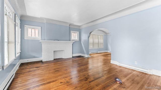 2962 Fullerton, Detroit, MI 48238