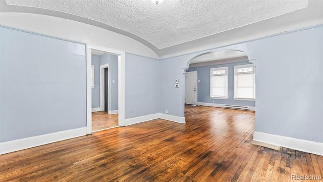 2962 Fullerton, Detroit, MI 48238