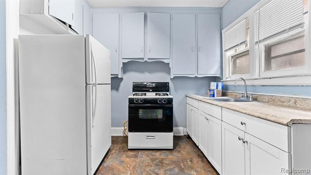 2962 Fullerton, Detroit, MI 48238