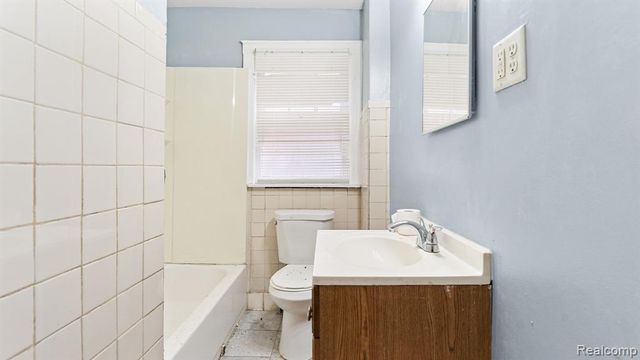 2962 Fullerton, Detroit, MI 48238