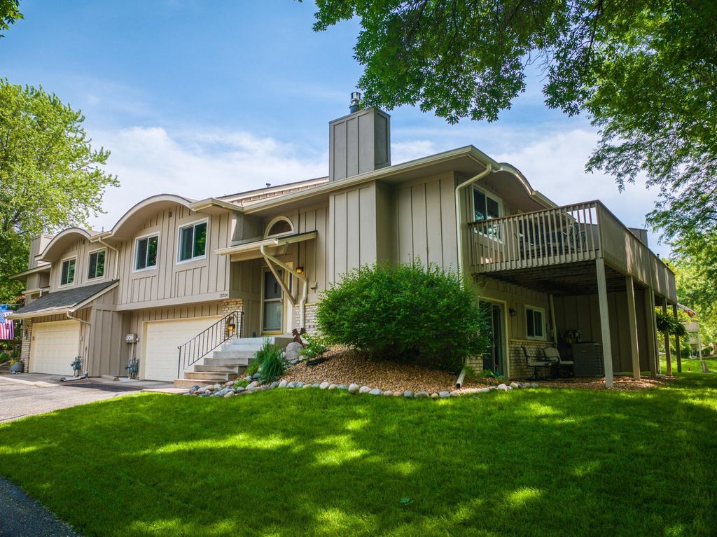 13704 85th Avenue N, Maple Grove, MN 55369