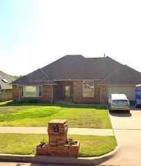 316 S Ramblin Oaks Street, Moore, OK 73160