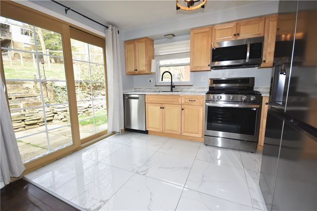 104 Earlwood Rd, Penn Hills, PA 15235