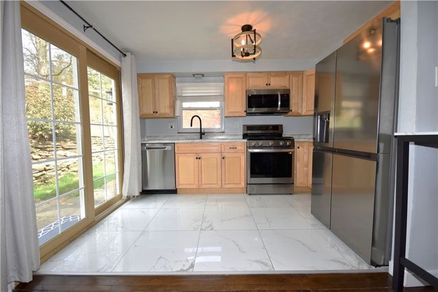 104 Earlwood Rd, Penn Hills, PA 15235