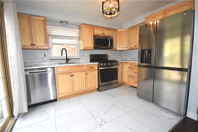 104 Earlwood Rd, Penn Hills, PA 15235